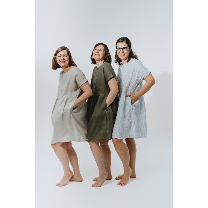 Lisa hørkjole (hvid med marineblå striber)