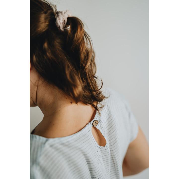 Lisa hørkjole (hvid med marineblå striber)