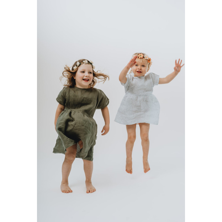Liten Lisa børnehørekjole (oliven)