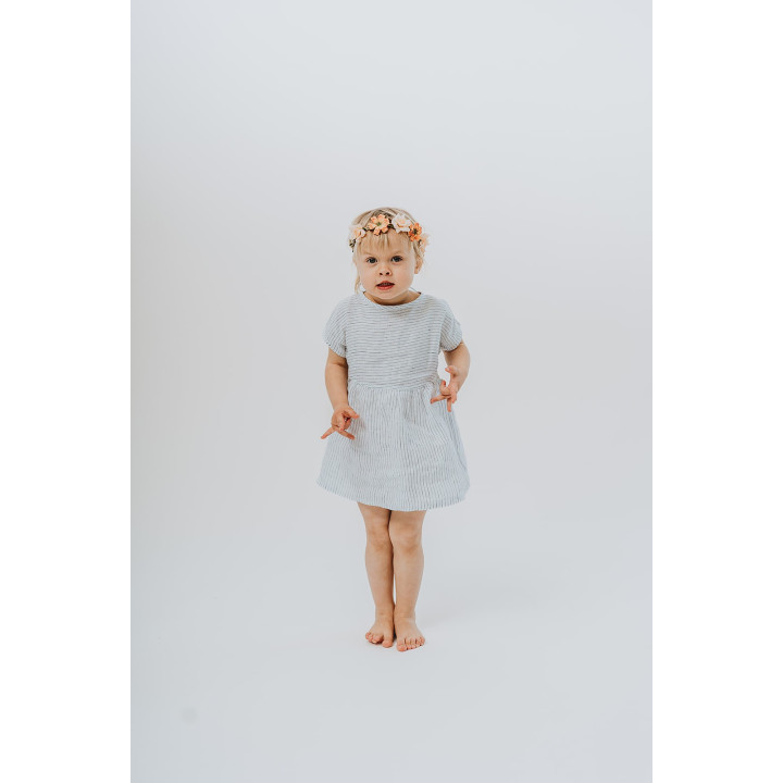 Liten Lisa børnehørekjole (hvid med marineblå striber)