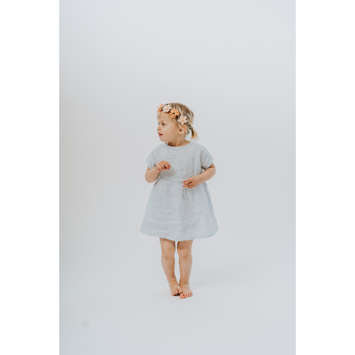 Liten Lisa børnehørekjole (hvid med marineblå striber)