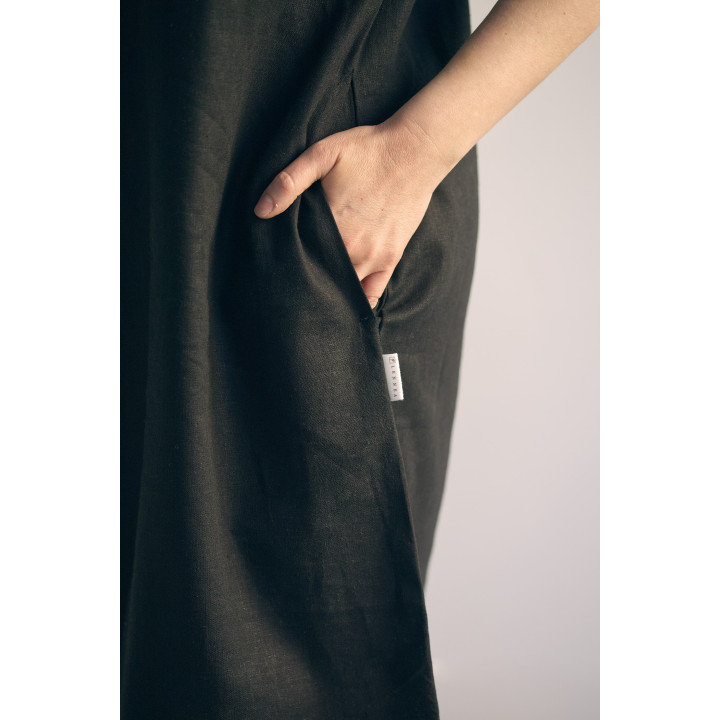 Liten Britta børnehørekjole (sort)