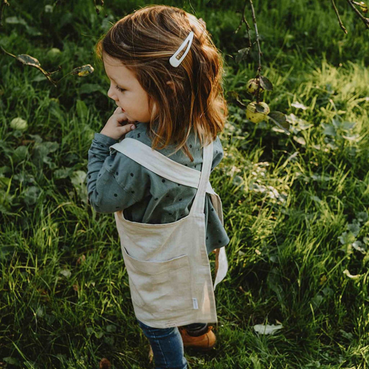 Lotta børneforklæde (natur) - med seler