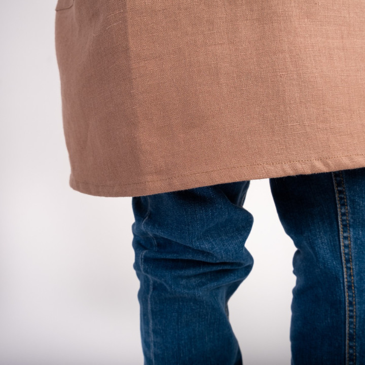 Lotta børneforklæde (valnød) - med seler