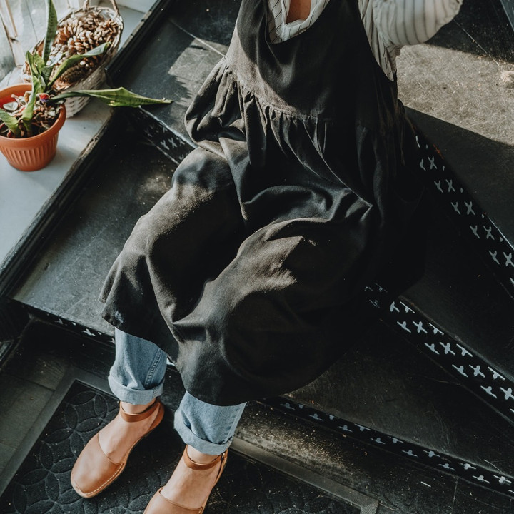 Mia kjole forklæde (sort) - 100% hør